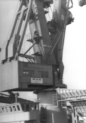 Photo von einem MAN-Kran im Emder Hafen aus dem Jahr 1967