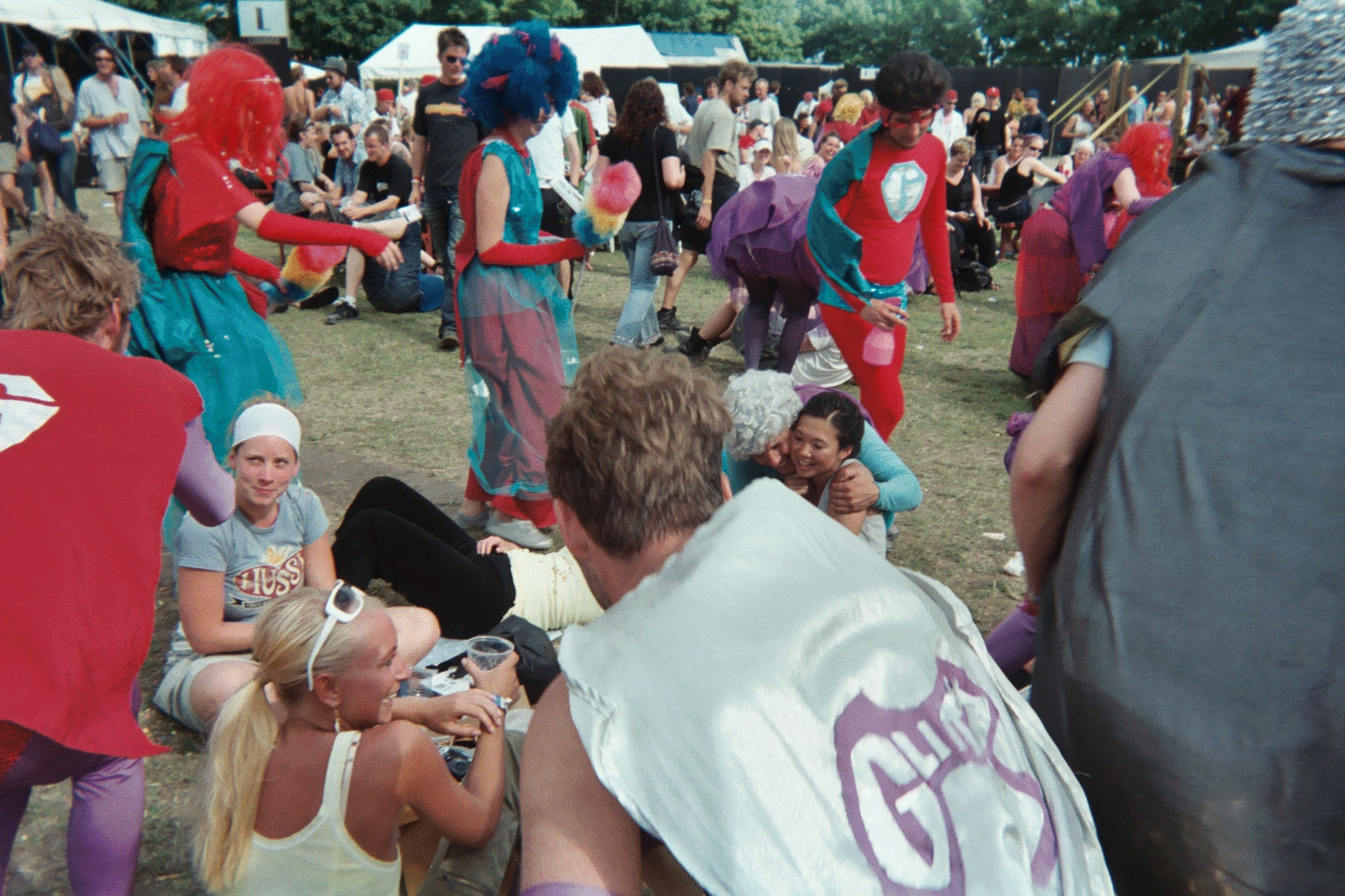 GLITTER. Auf dem ROSKILDE FESTIVAL in Roskilde in Dänemark. Juni 2003. Photo: Erwin Thomasius.