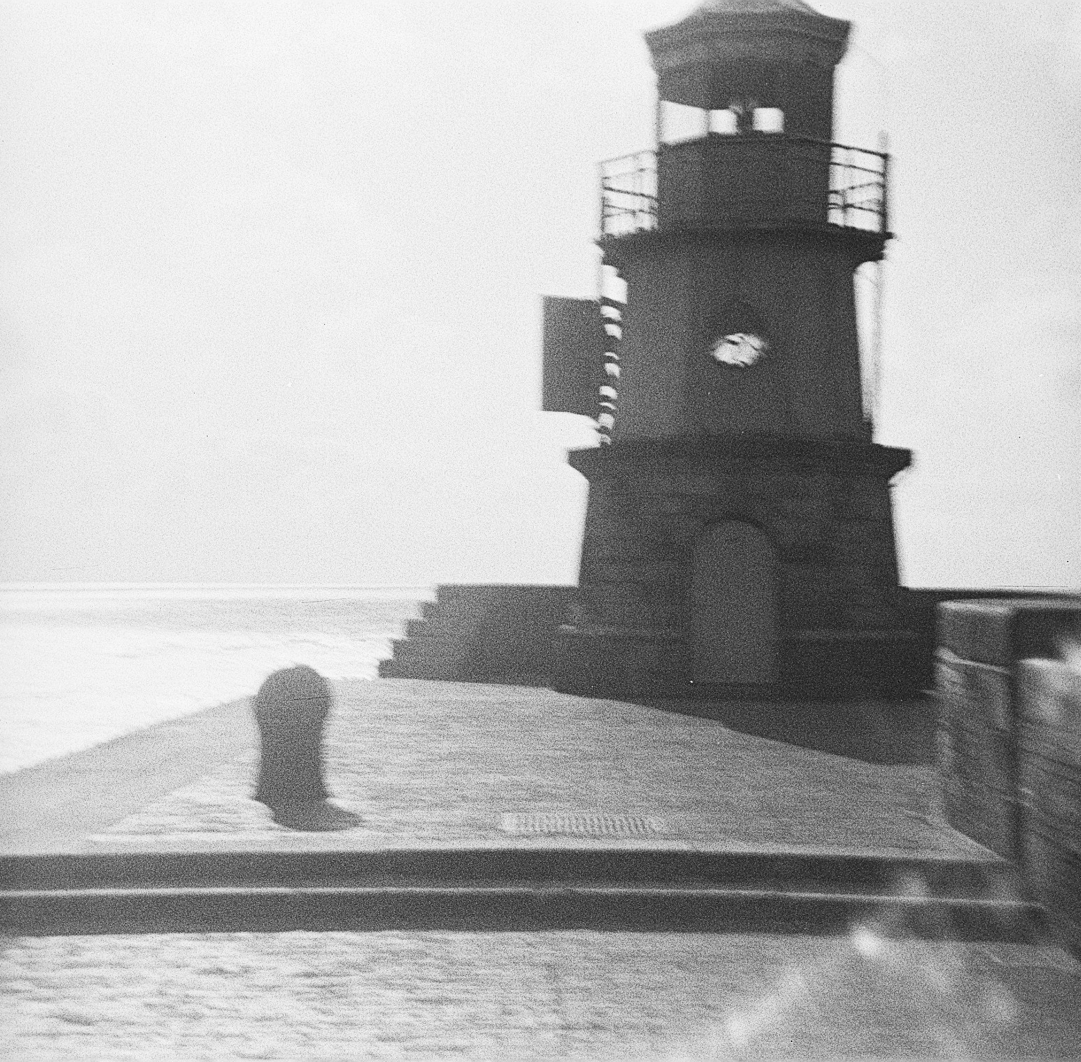 Schwarz-Weiß-Foto: Die Mole in Emden im Jahre 1967. Foto: Erwin Thomasius.