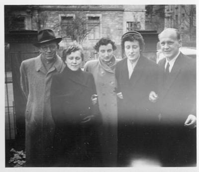 Schwarz-Weiß-Foto: Eine Taufe in Göttingen im Jahr 1954.